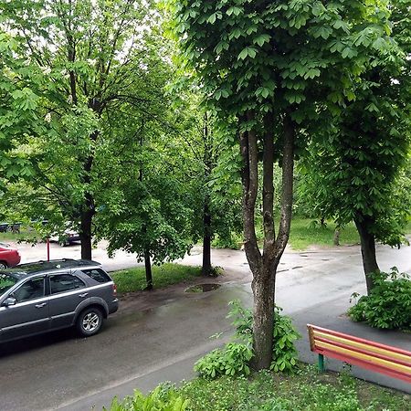 Уютная, Благоустроенная 2-Комнатная Квартира, Wifi Lägenhet Babrujsk Exteriör bild